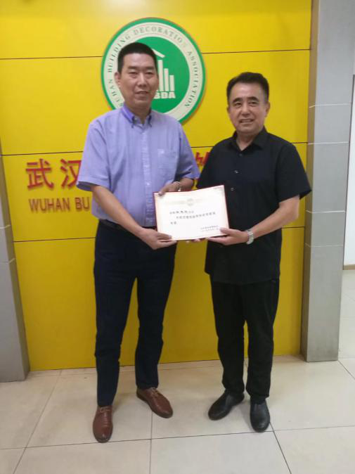 我省首個專家?guī)煺匠闪?，今泰裝飾工程經(jīng)理受(圖2)